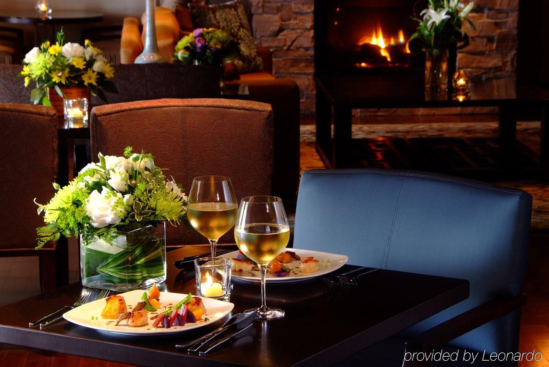 Touchstone Resort On Lake Muskoka Брейсбридж Ресторант снимка