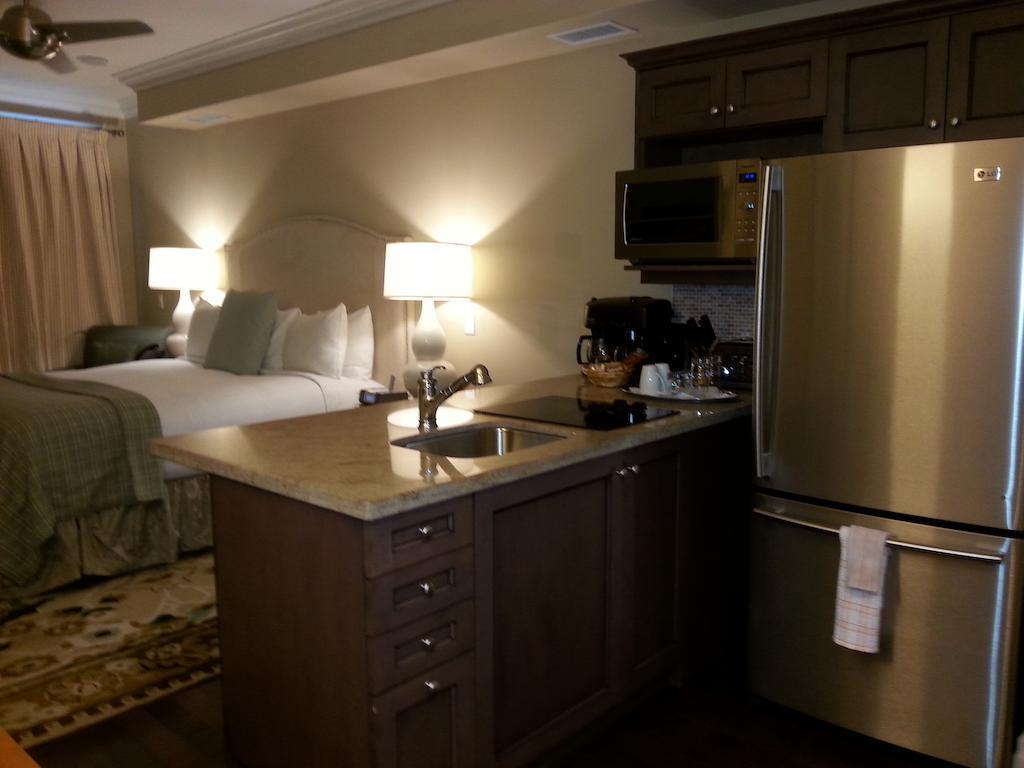 Touchstone Resort On Lake Muskoka Брейсбридж Стая снимка