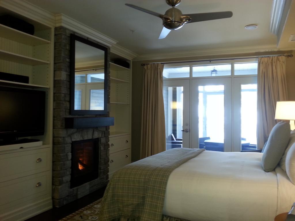 Touchstone Resort On Lake Muskoka Брейсбридж Стая снимка
