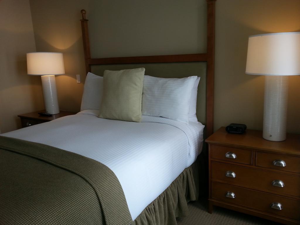 Touchstone Resort On Lake Muskoka Брейсбридж Стая снимка