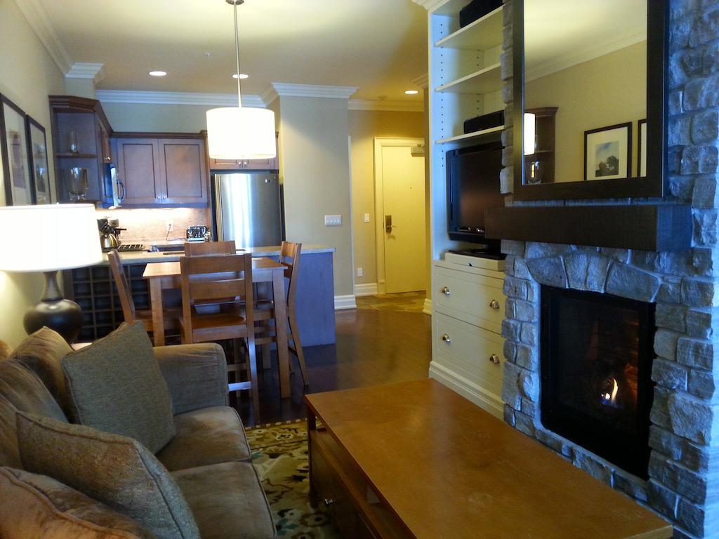 Touchstone Resort On Lake Muskoka Брейсбридж Стая снимка