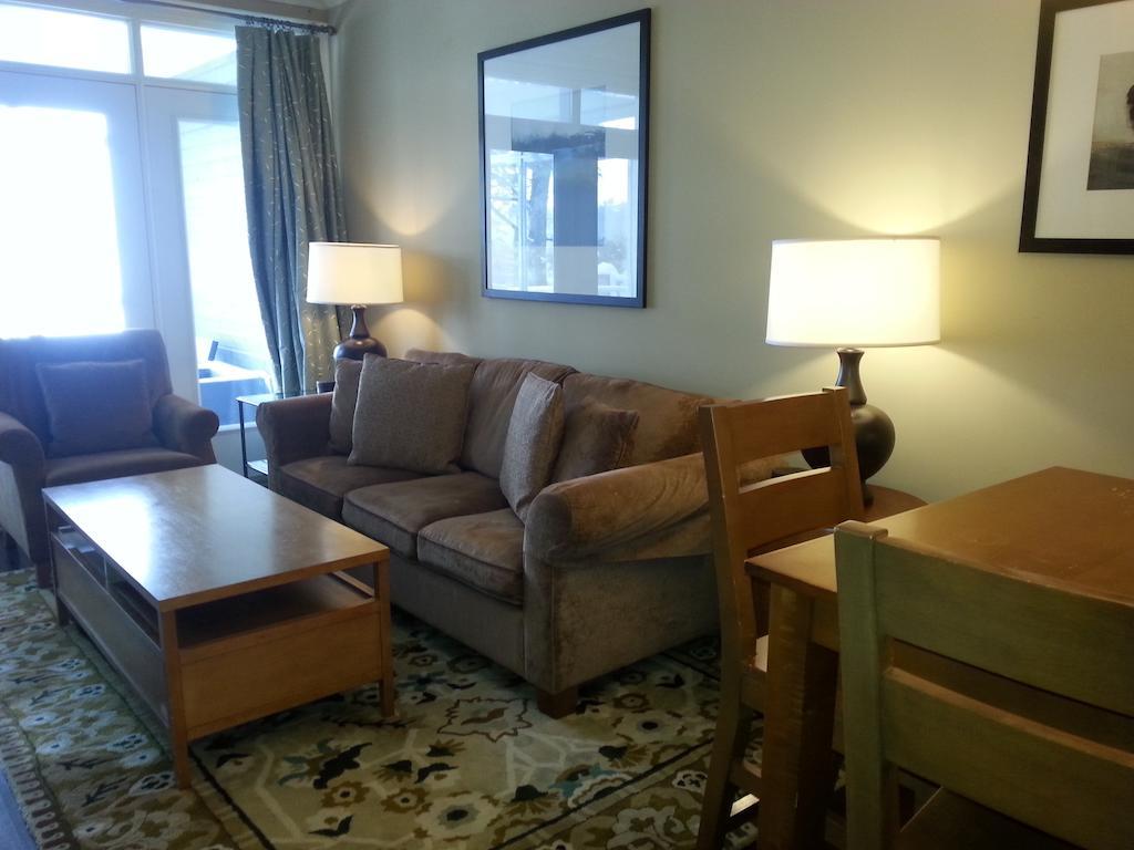 Touchstone Resort On Lake Muskoka Брейсбридж Стая снимка