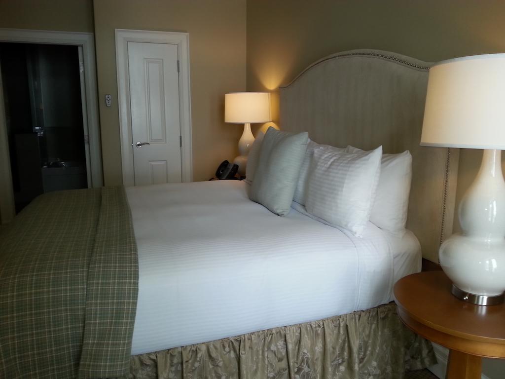 Touchstone Resort On Lake Muskoka Брейсбридж Стая снимка