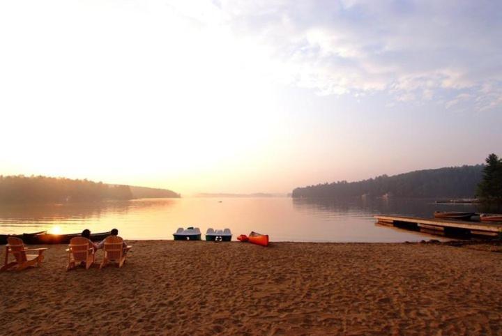 Touchstone Resort On Lake Muskoka Брейсбридж Екстериор снимка